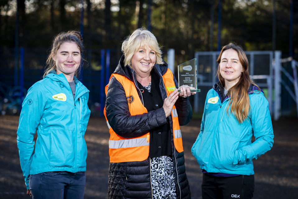 Elaine Hill with her award